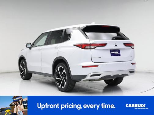 White 2024 Mitsubishi Outlander SE