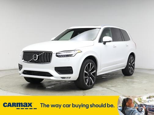 2022 Volvo XC90 T6 Momentum