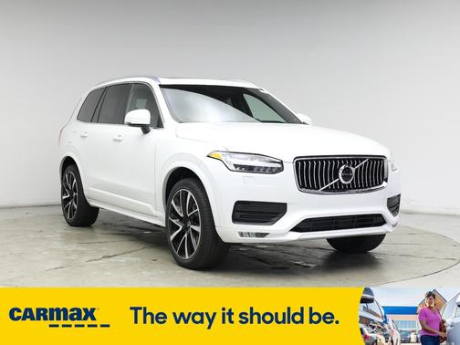 2022 Volvo XC90 T6 Momentum