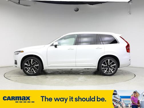 2022 Volvo XC90 T6 Momentum
