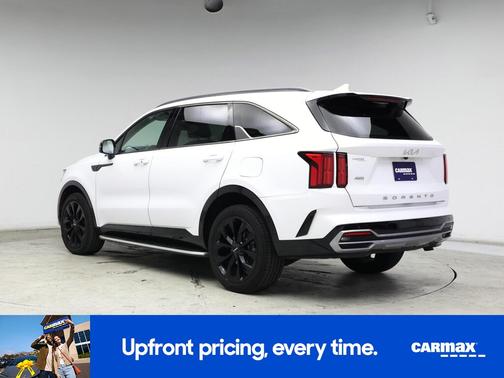 White 2022 Kia Sorento SX
