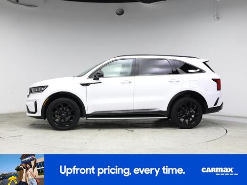 White 2022 Kia Sorento SX