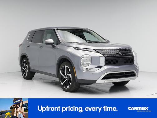 Silver 2024 Mitsubishi Outlander SE
