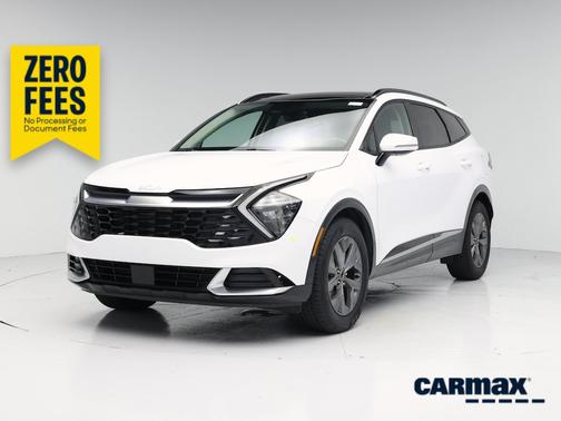 White 2023 Kia Sportage SX