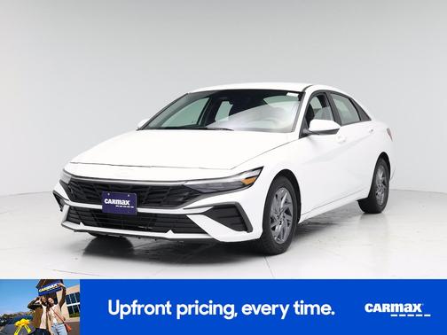 White 2024 Hyundai ELANTRA SEL