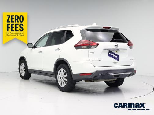 White 2019 Nissan Rogue SV