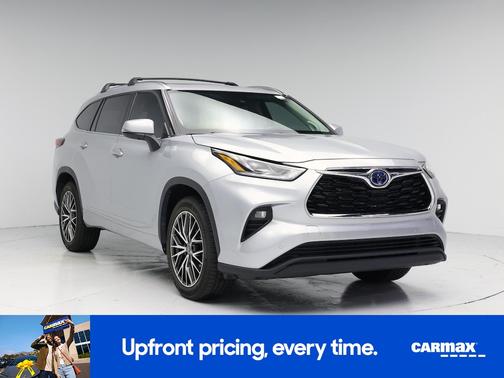 Silver 2023 Toyota Highlander Hybrid Limited