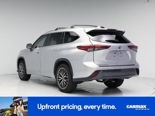 Silver 2023 Toyota Highlander Hybrid Limited