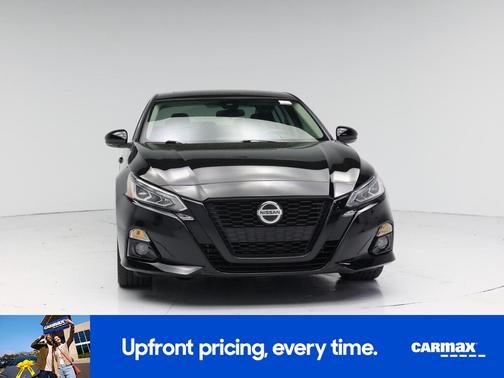 Black 2022 Nissan Altima SR