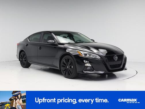 Black 2022 Nissan Altima SR