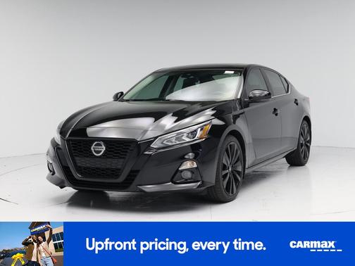 Black 2022 Nissan Altima SR