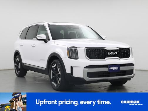 White 2023 Kia Telluride EX