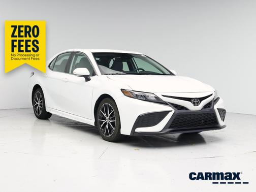 White 2022 Toyota Camry SE