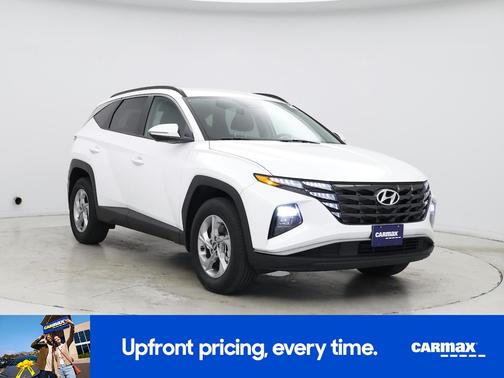 White 2023 Hyundai TUCSON SEL