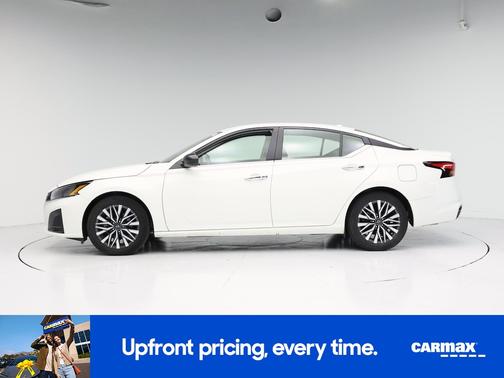 White 2025 Nissan Altima SV