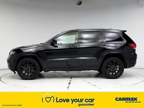 Photo 3 of 25 of 2017 Jeep Grand Cherokee Altitude