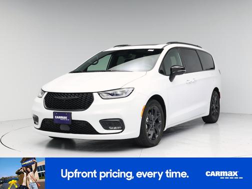 White 2024 Chrysler Pacifica Limited