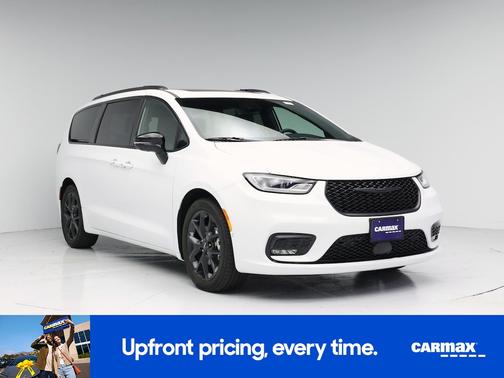 White 2024 Chrysler Pacifica Limited