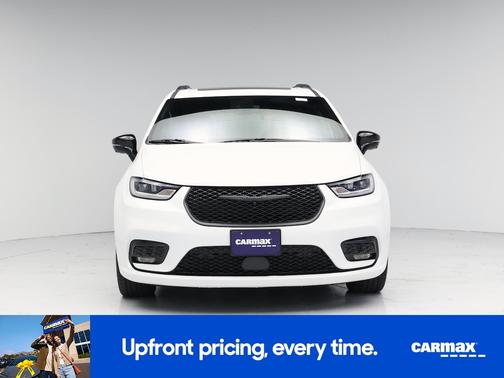 White 2024 Chrysler Pacifica Limited
