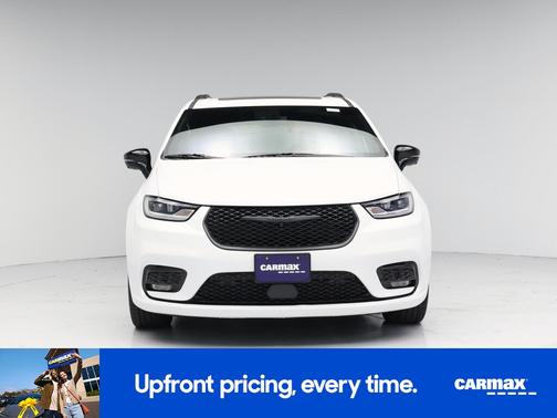 White 2024 Chrysler Pacifica Limited