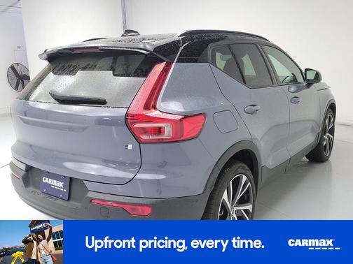 2022 Volvo XC40 T5 R-Design