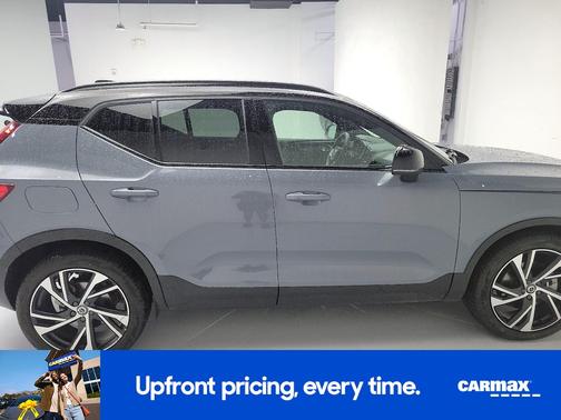 2022 Volvo XC40 T5 R-Design