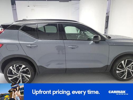 2022 Volvo XC40 T5 R-Design