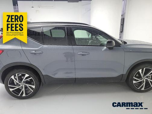 Blue 2022 Volvo XC40 T5 R-Design