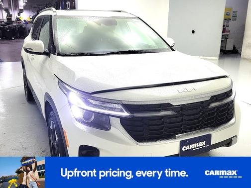 White 2024 Kia Seltos EX