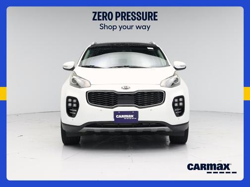 White 2017 Kia Sportage SX