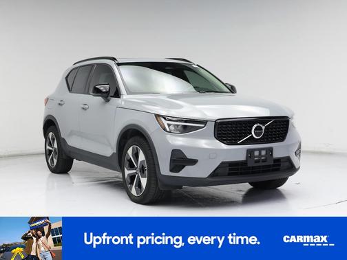 2024 Volvo XC40 B5 Core Dark Theme