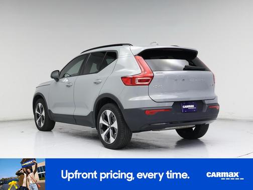 2024 Volvo XC40 B5 Core Dark Theme