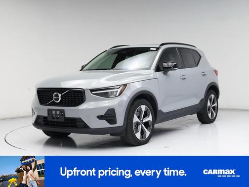 2024 Volvo XC40 B5 Core Dark Theme