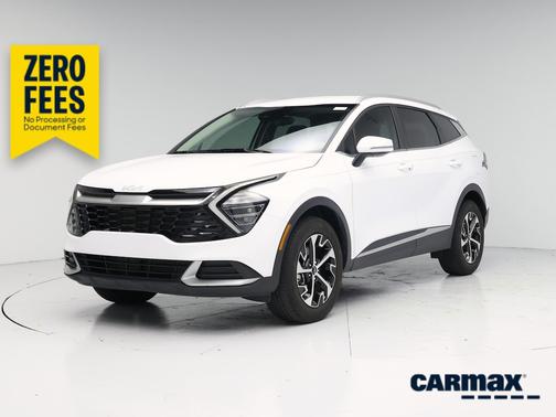 White 2024 Kia Sportage EX