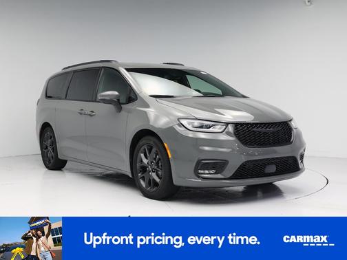 Gray 2023 Chrysler Pacifica Touring L