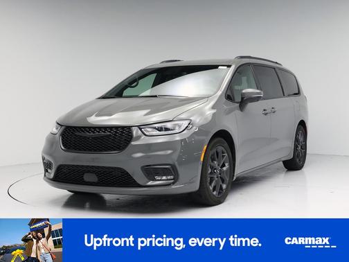 Gray 2023 Chrysler Pacifica Touring L