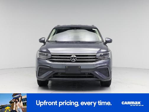 Gray 2024 Volkswagen Tiguan SE