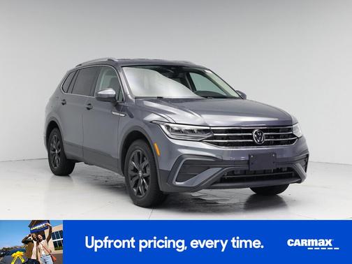 Gray 2024 Volkswagen Tiguan SE