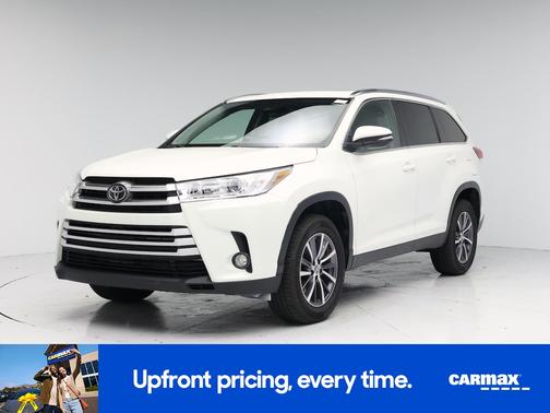 White 2019 Toyota Highlander XLE