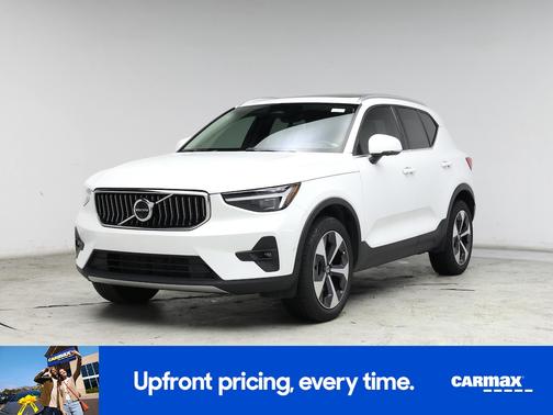 2024 Volvo XC40 B5 Plus Bright Theme