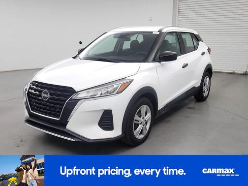 White 2022 Nissan Kicks S