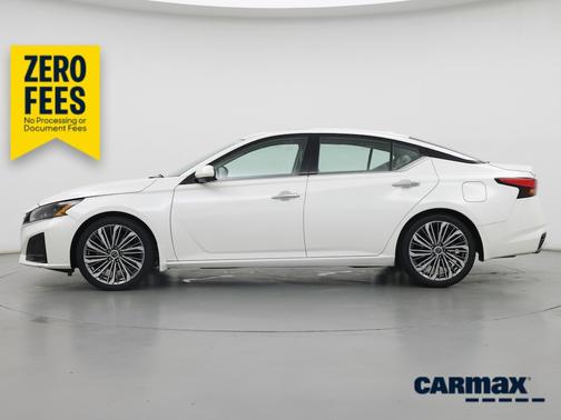 White 2023 Nissan Altima SL