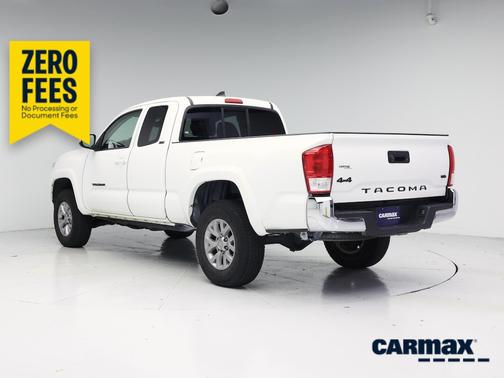 White 2017 Toyota Tacoma SR5