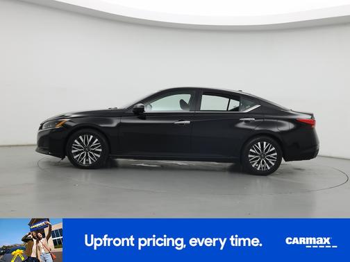 Black 2024 Nissan Altima SV