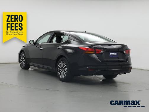 Black 2024 Nissan Altima SV