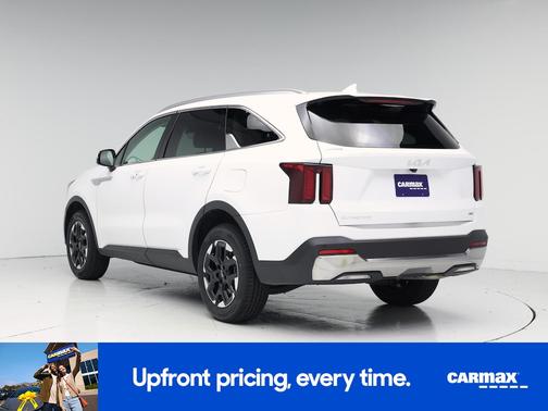 White 2025 Kia Sorento S
