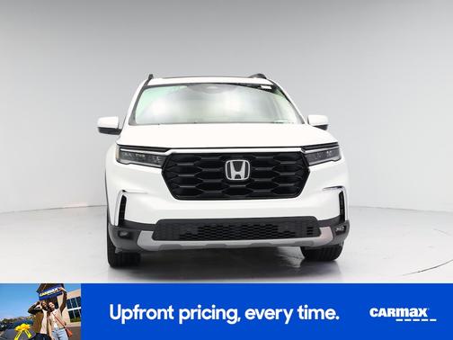 White 2024 Honda Pilot Touring