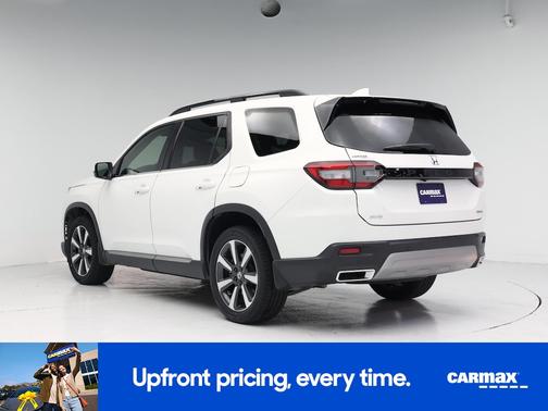 White 2024 Honda Pilot Touring