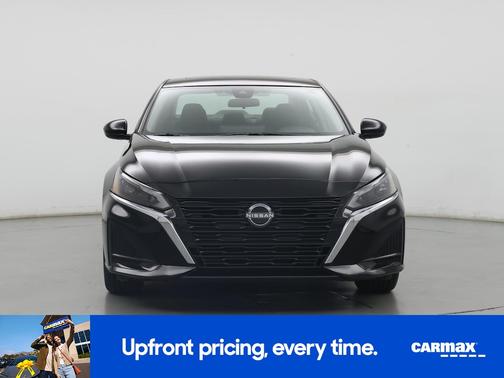 Black 2023 Nissan Altima SV