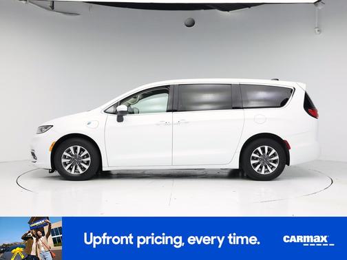 White 2023 Chrysler Pacifica Hybrid Touring L